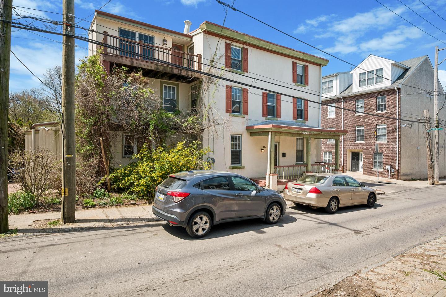447 DUPONT ST Property Photo 1