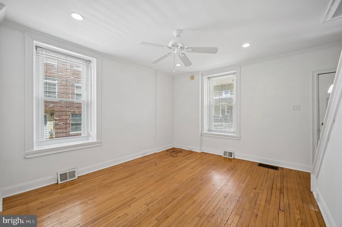447 Dupont St Property Photo 4