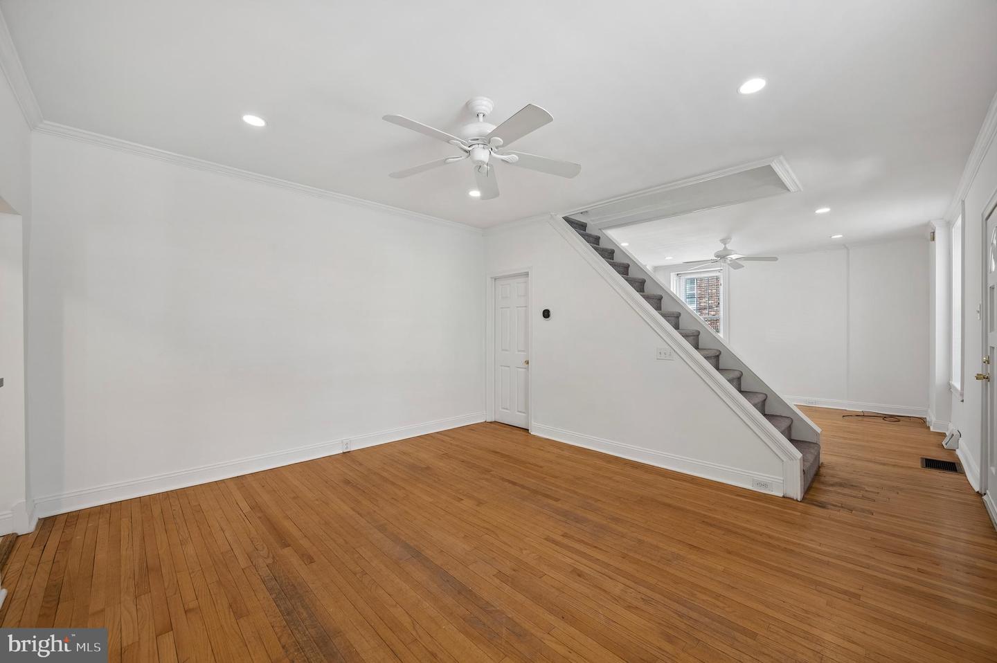 447 Dupont St Property Photo 6