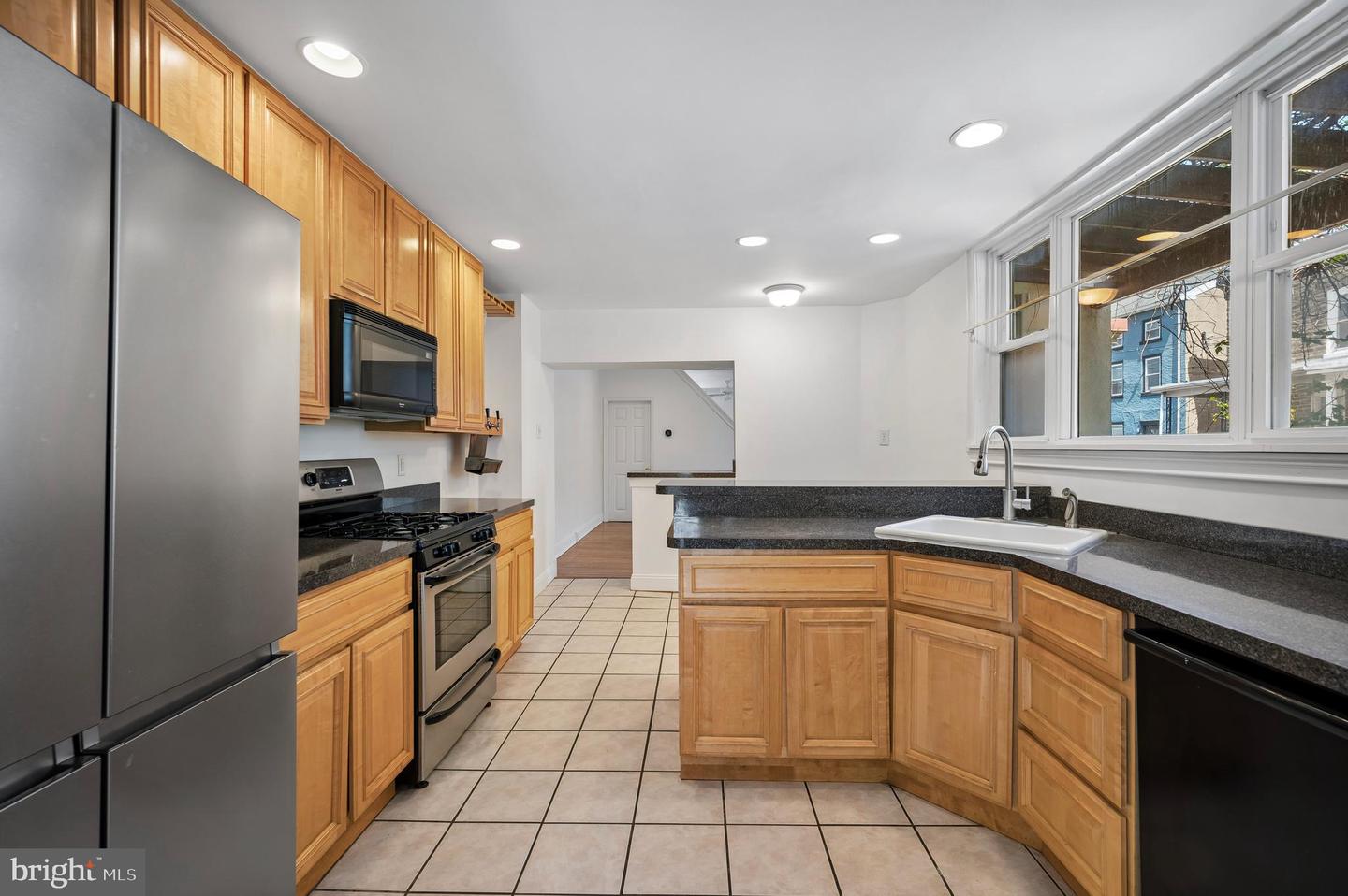 447 Dupont St Property Photo 10