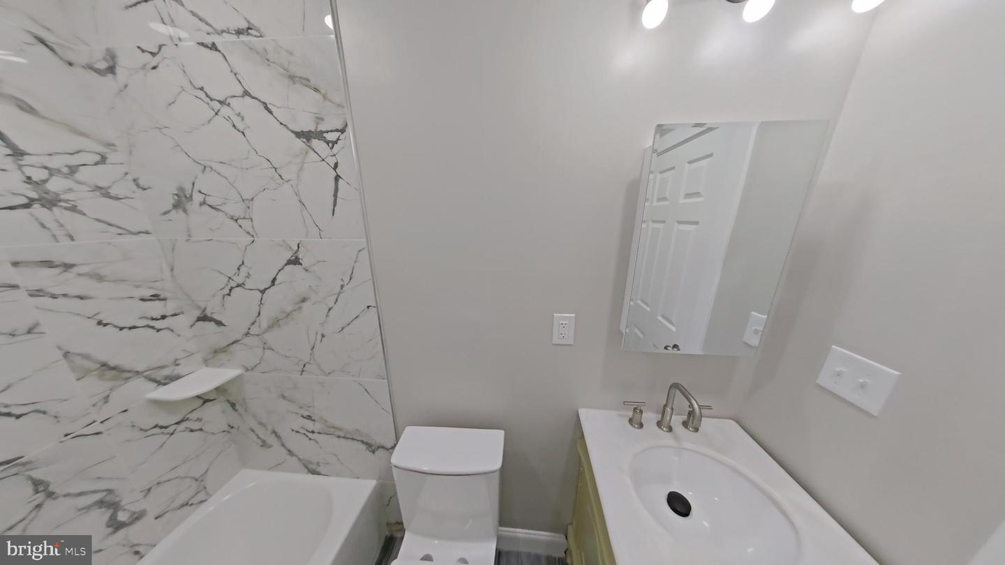6459 N 16th St #1 Property Photo 6