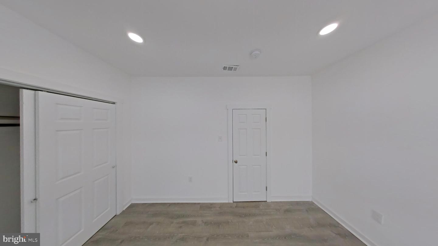 6459 N 16th St #2 Property Photo 11