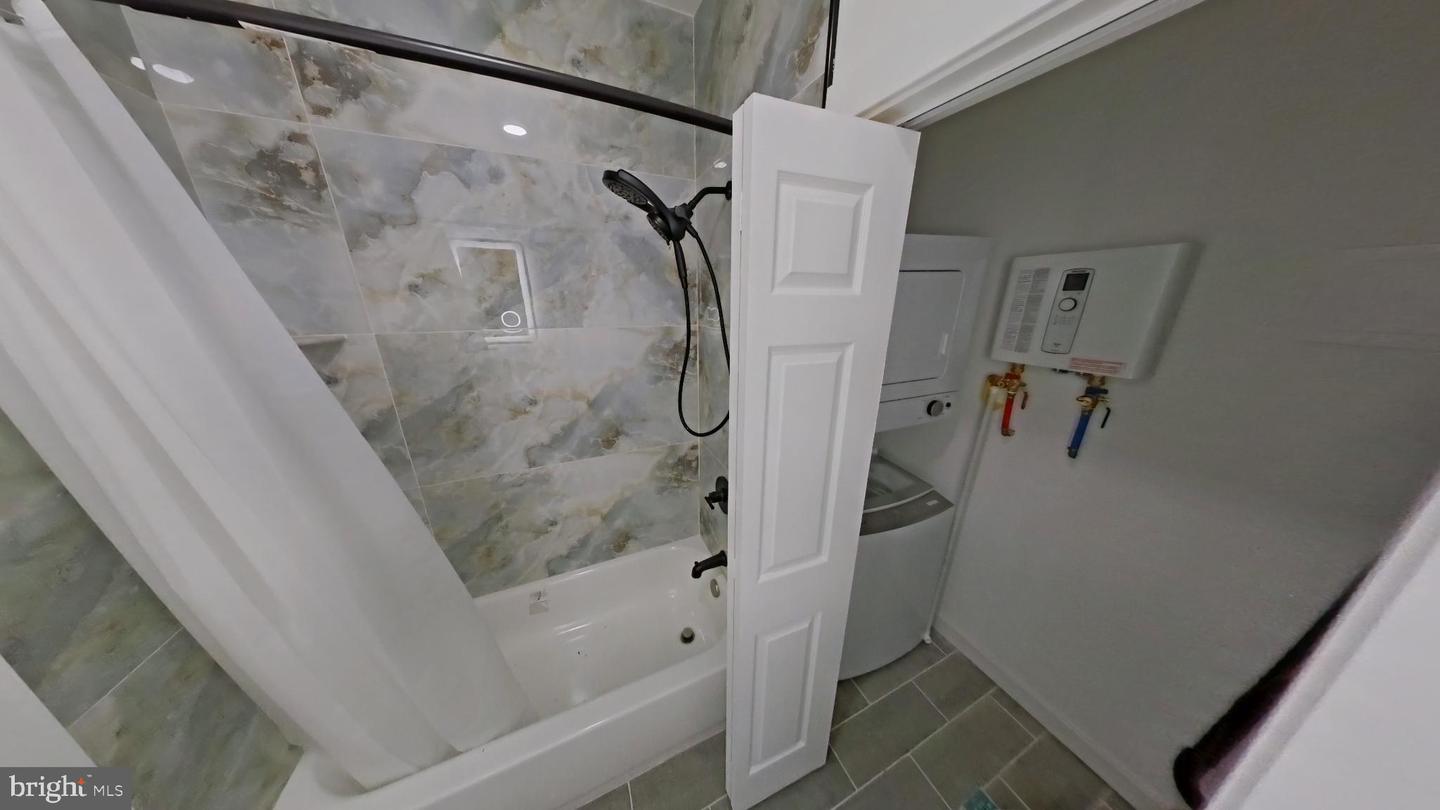 6459 N 16th St #2 Property Photo 12