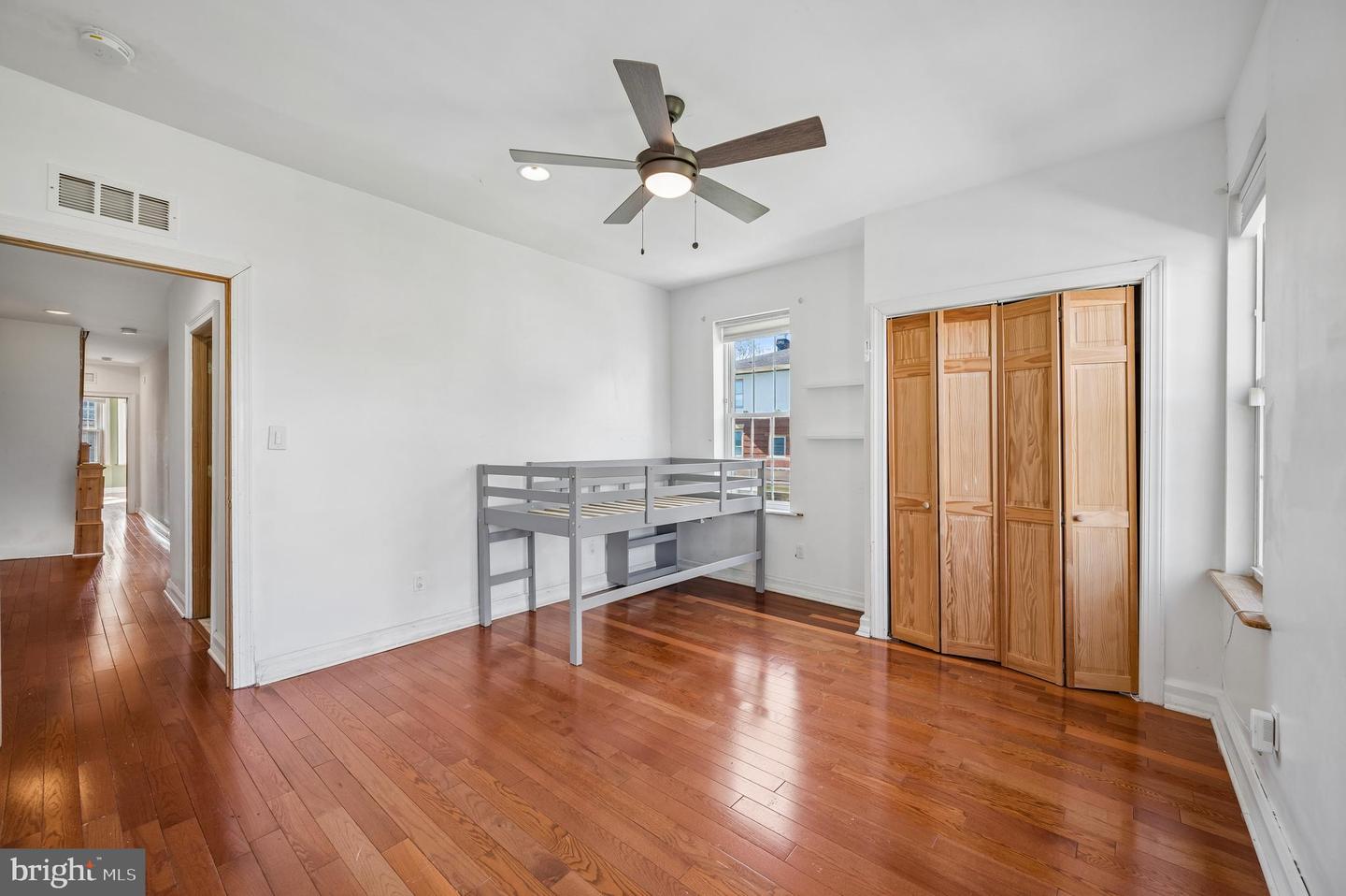 229 W Hansberry St Property Photo 17
