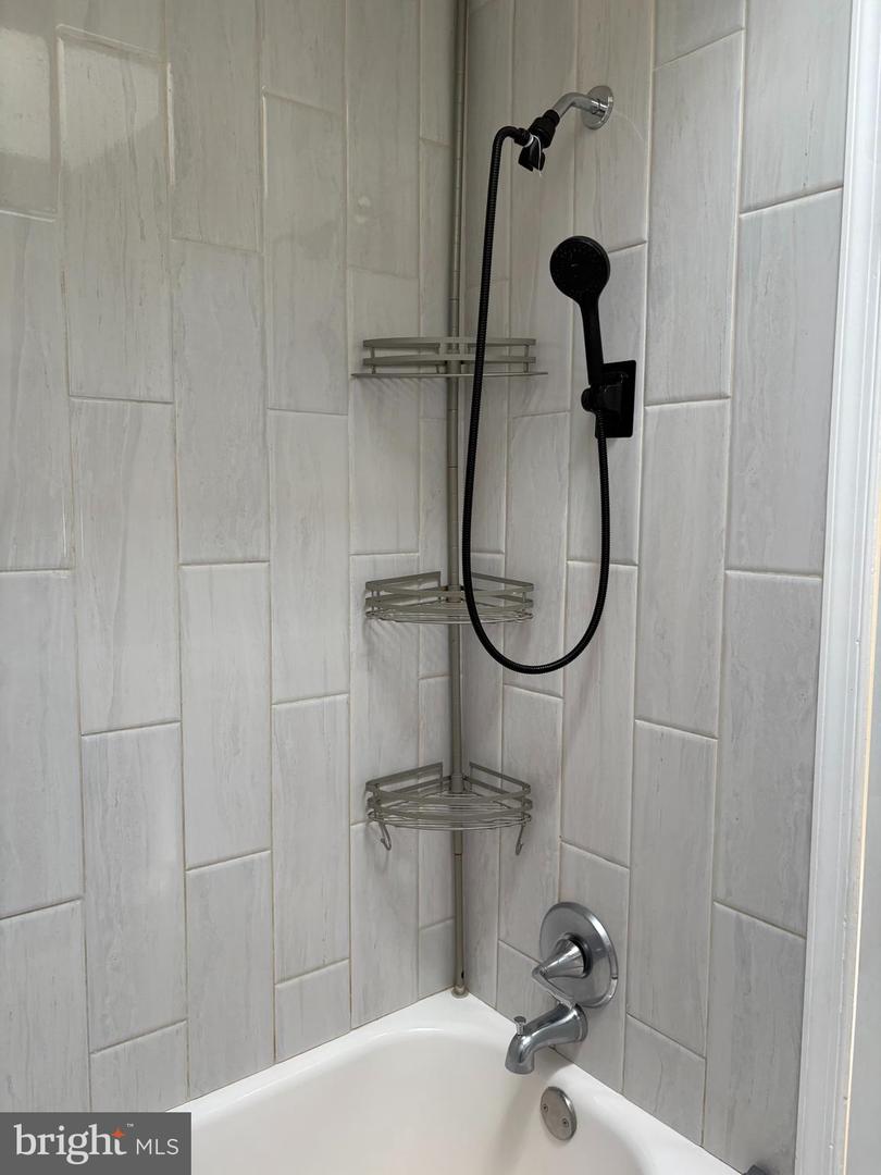 261 Ridgeway Ter Property Photo 8