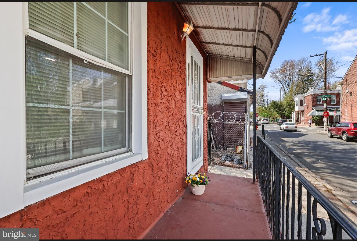 1738 Margaret Property Photo 1