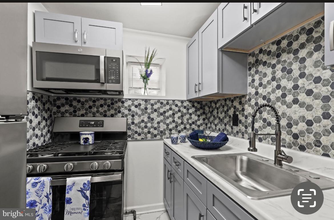1738 Margaret Property Photo 4