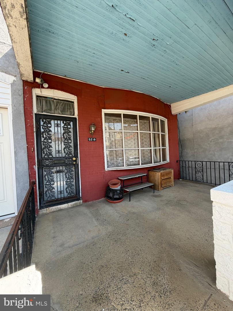 5219 Warren St Property Photo 3