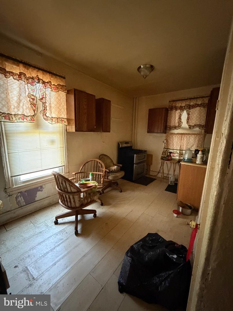5219 Warren St Property Photo 7