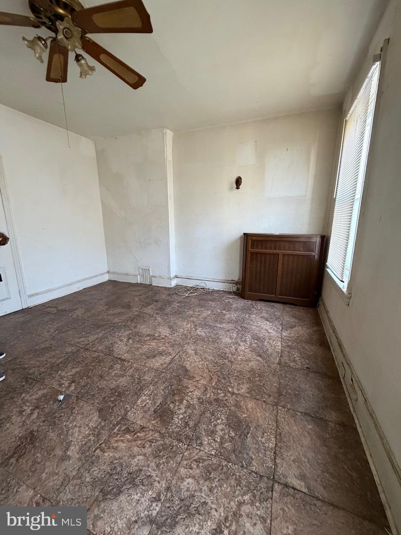 5219 Warren St Property Photo 9
