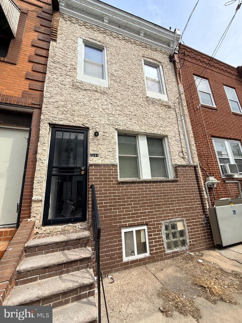 2241 Sigel St Property Photo 1