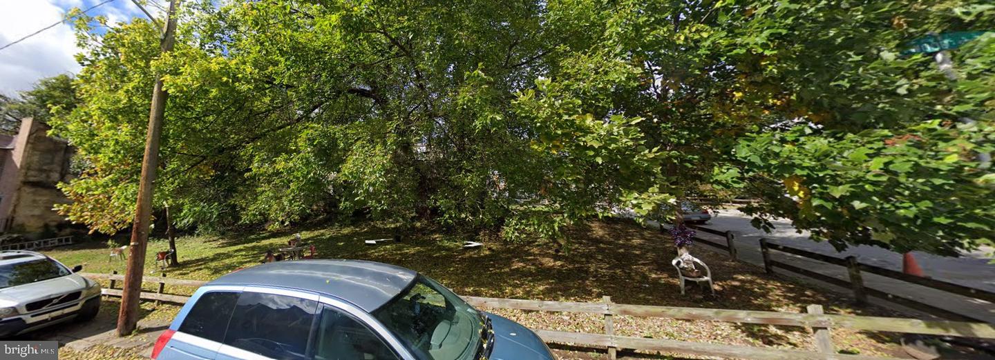 331 E Elwood St Property Photo 1