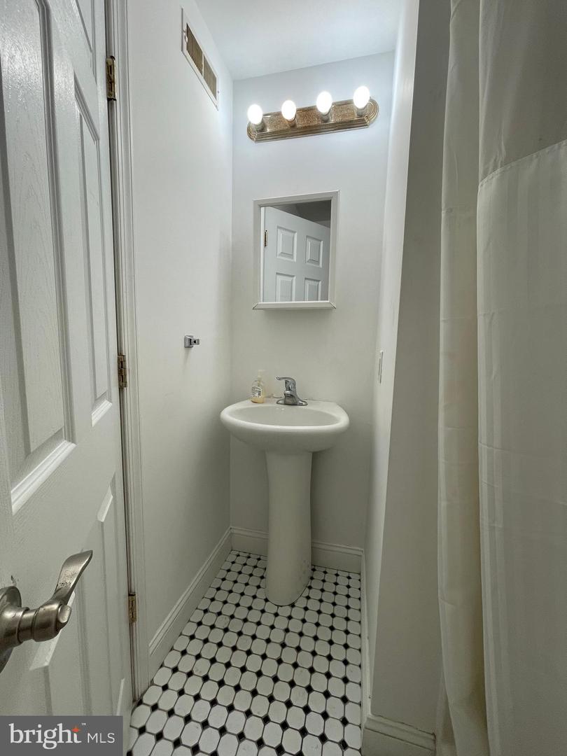 2044 N 18th St Property Photo 12