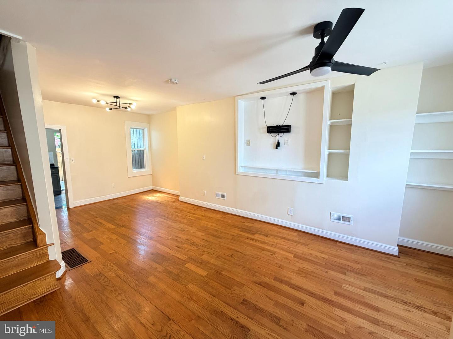 2122 Mcclellan St Property Photo 2