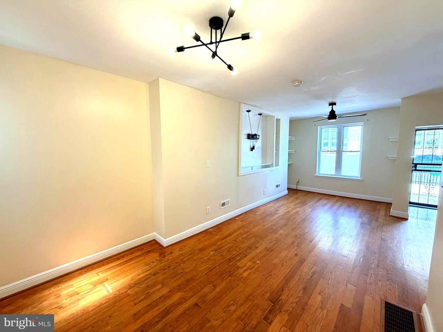 2122 Mcclellan St Property Photo 4