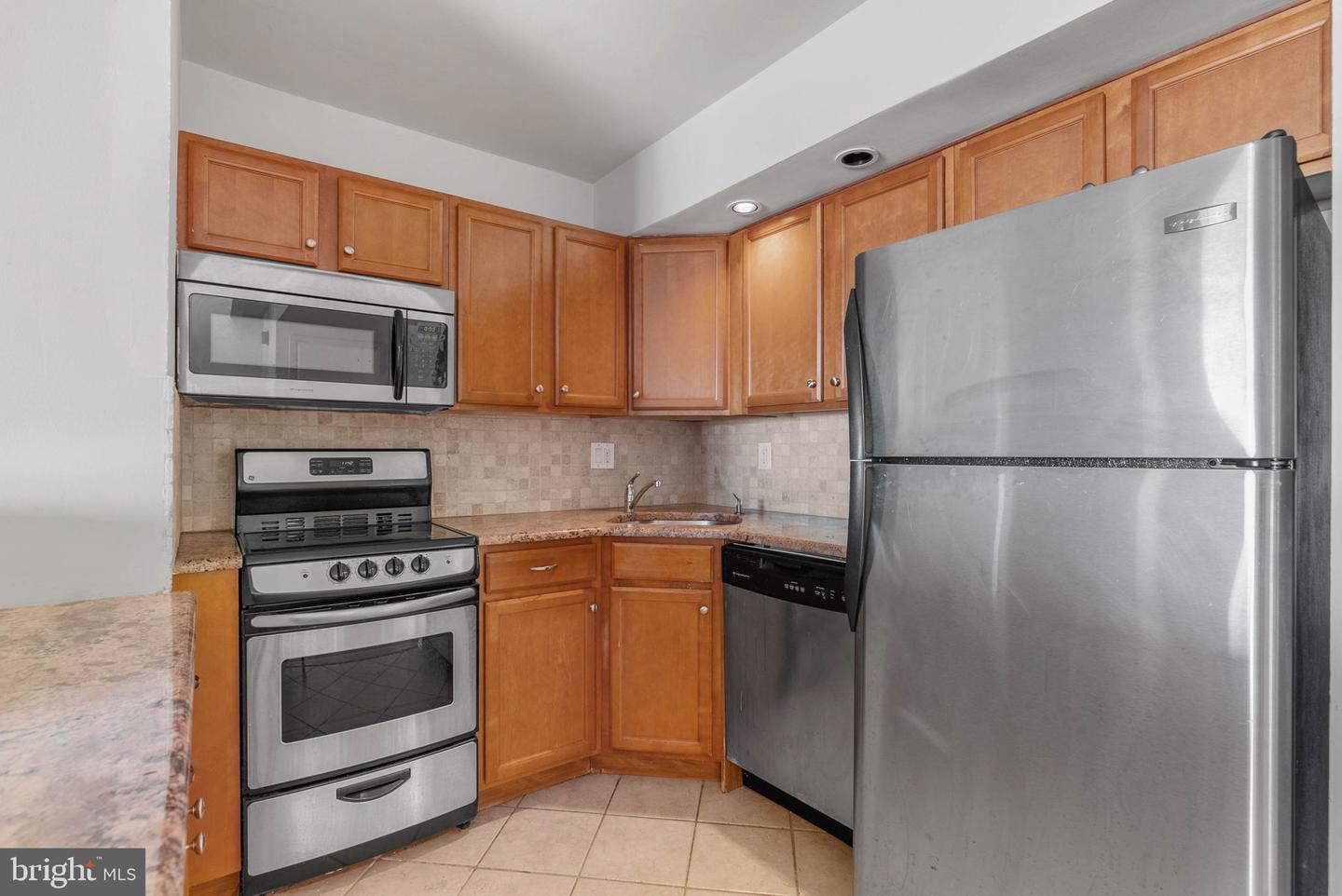 200-10 Lombard St #815 Property Photo 5