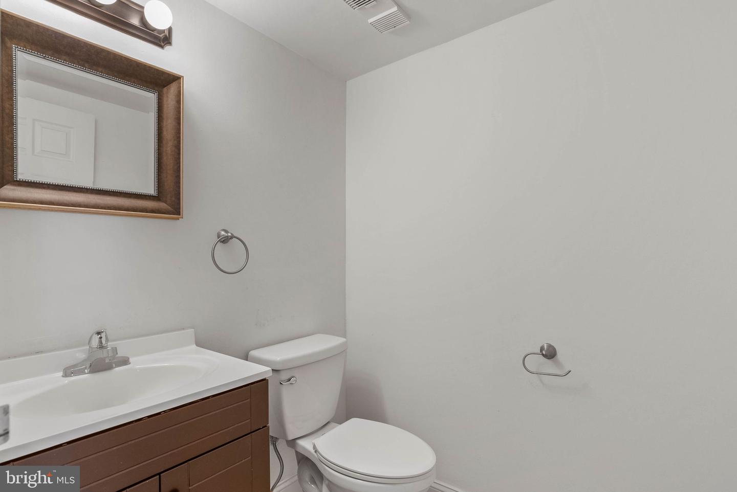 200-10 Lombard St #815 Property Photo 8