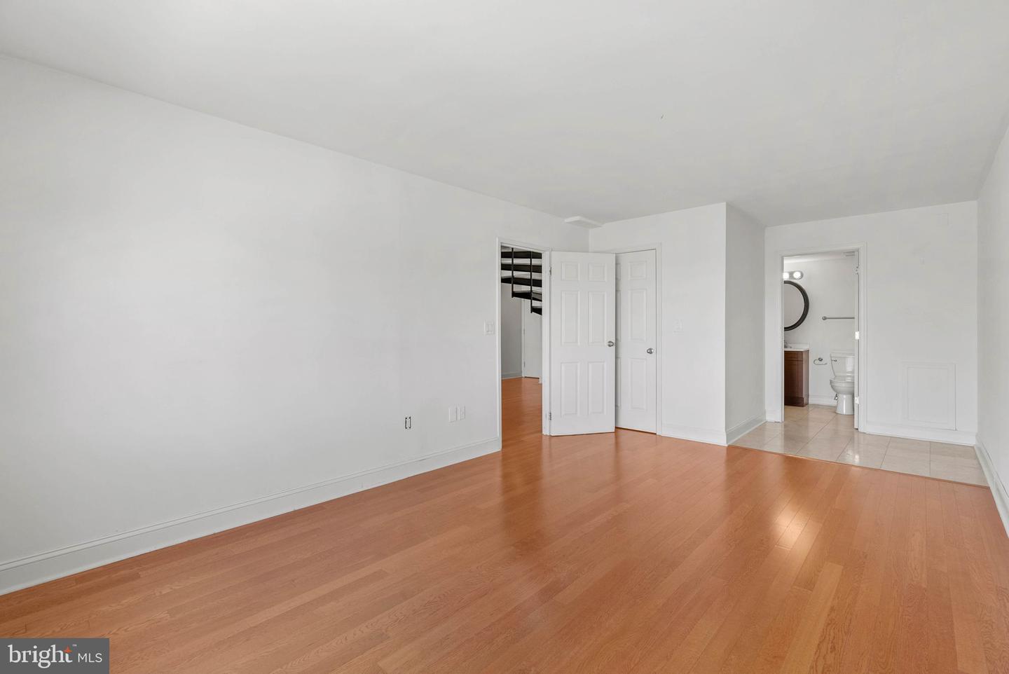 200-10 Lombard St #815 Property Photo 9