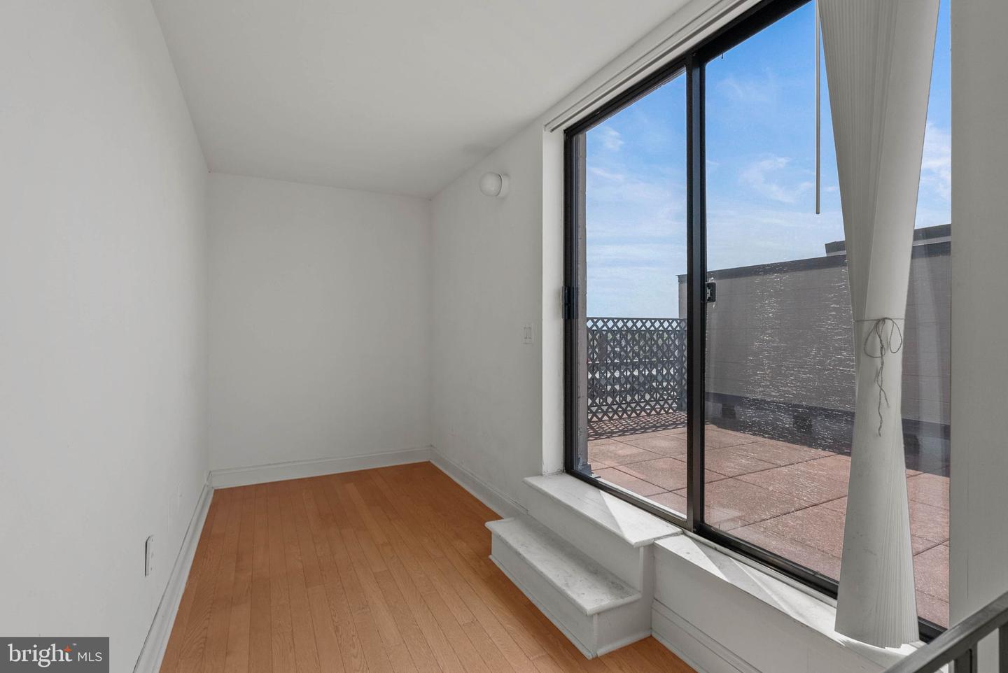 200-10 Lombard St #815 Property Photo 10