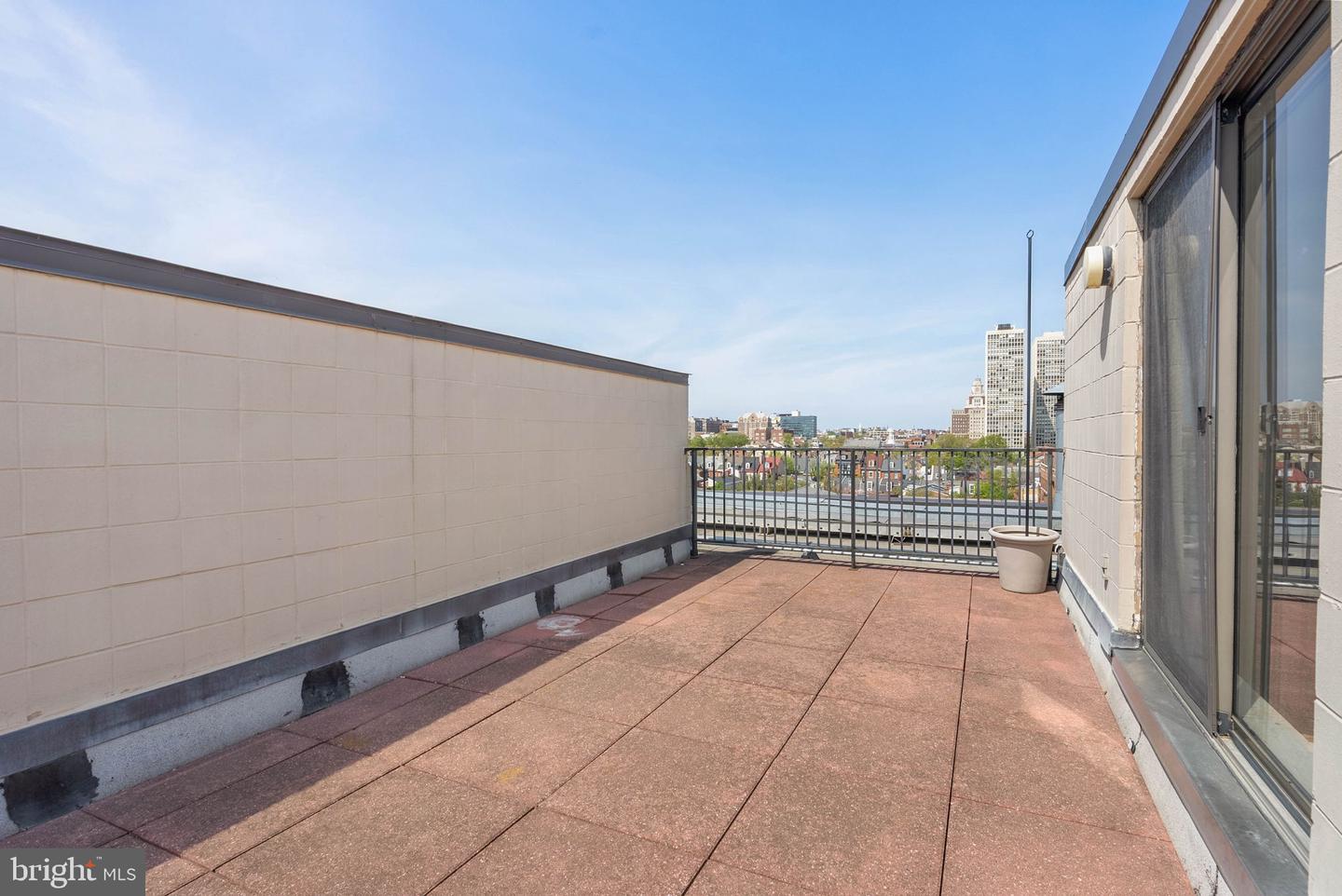 200-10 Lombard St #815 Property Photo 11