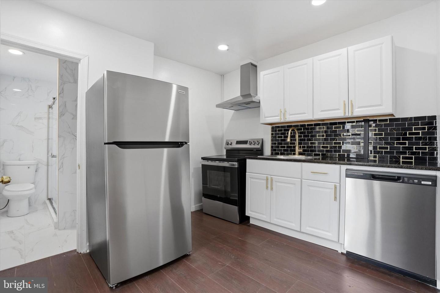 250 E GIRARD AVE #1 Property Photo 1
