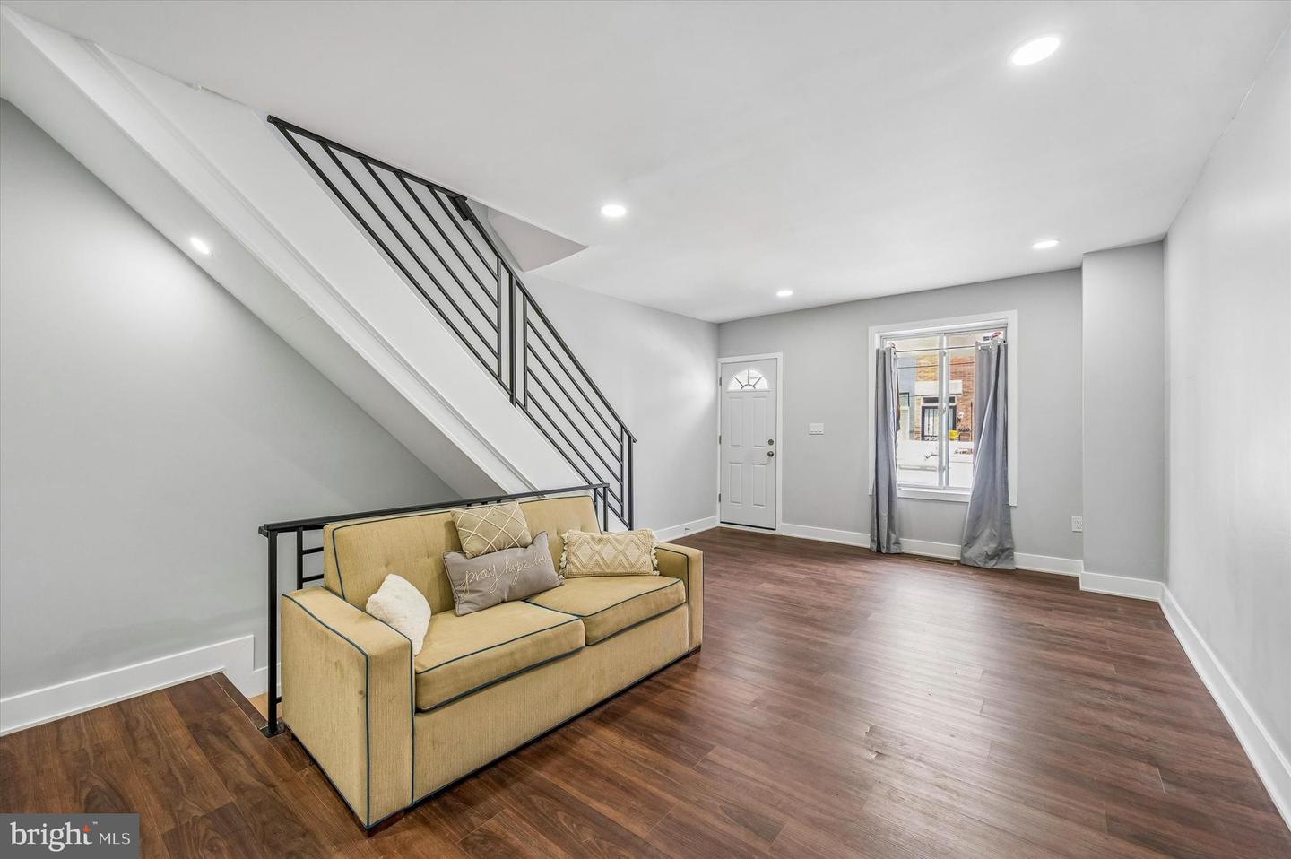 1940 S Lambert Street Property Photo 3