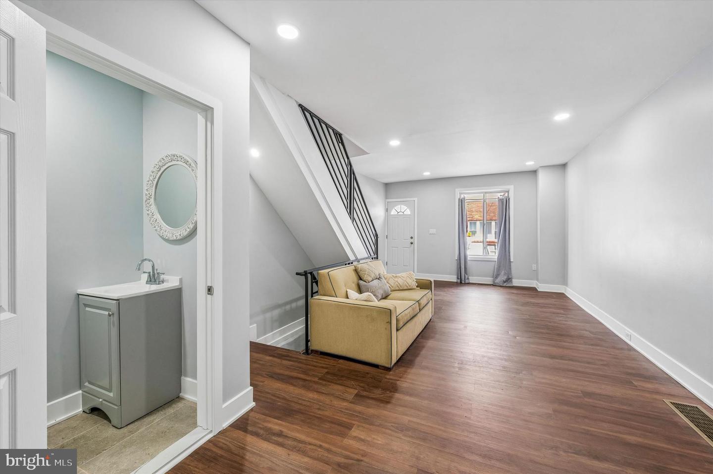 1940 S Lambert Street Property Photo 4