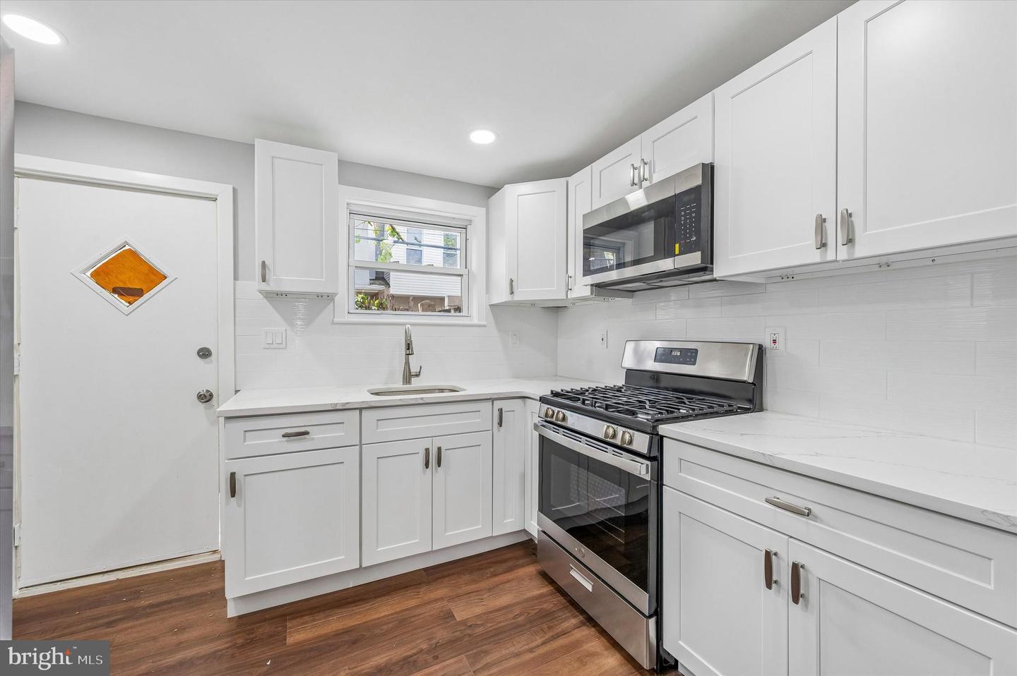 1940 S Lambert Street Property Photo 6