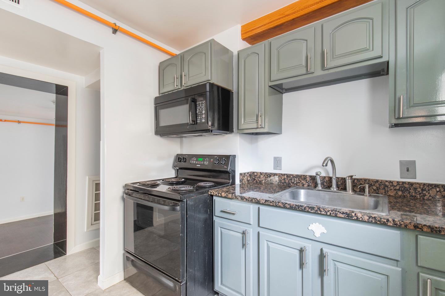 507-09 W GIRARD AVE #3R Property Photo 1