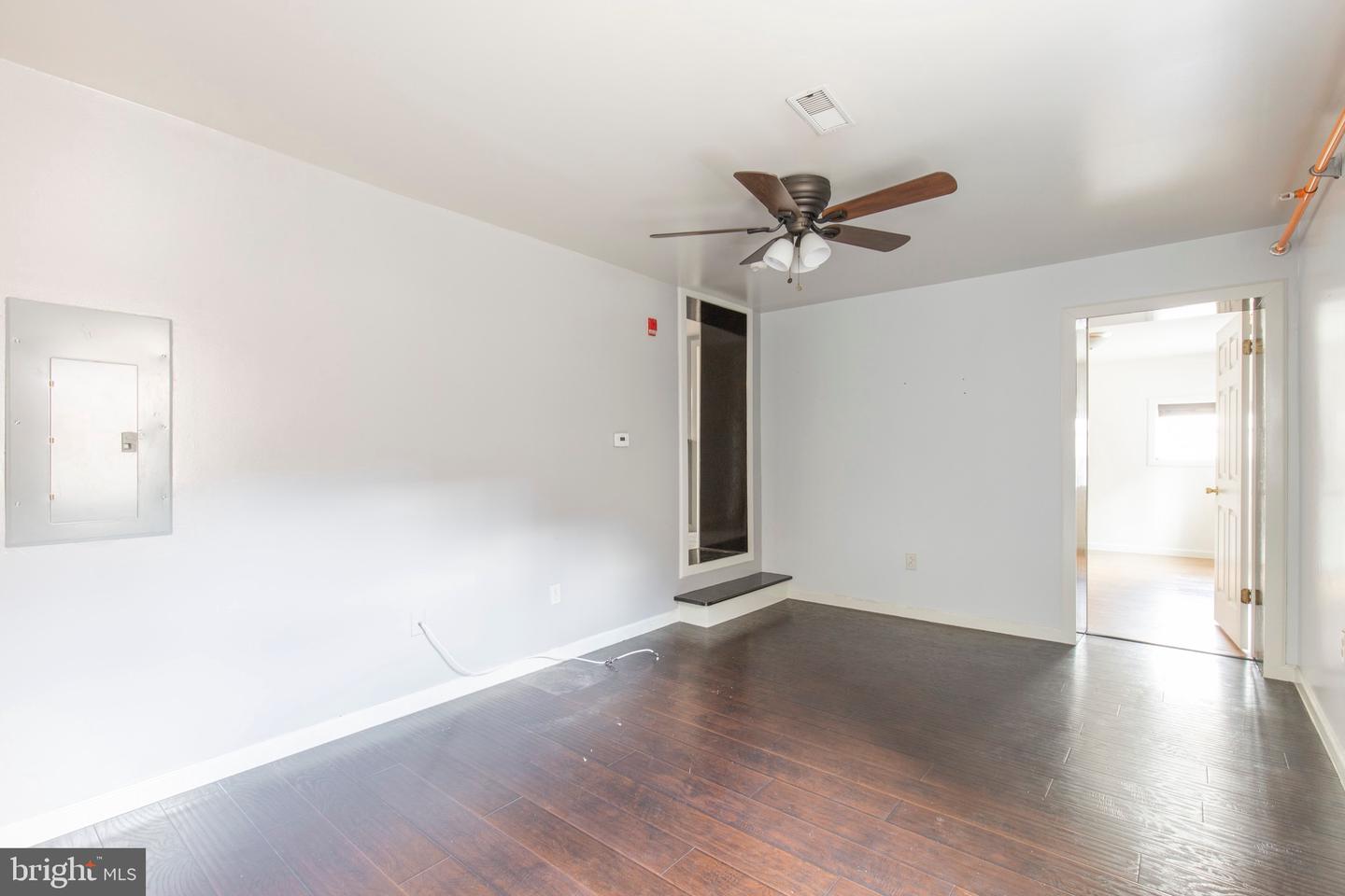 507-09 W Girard Ave #3r Property Photo 4