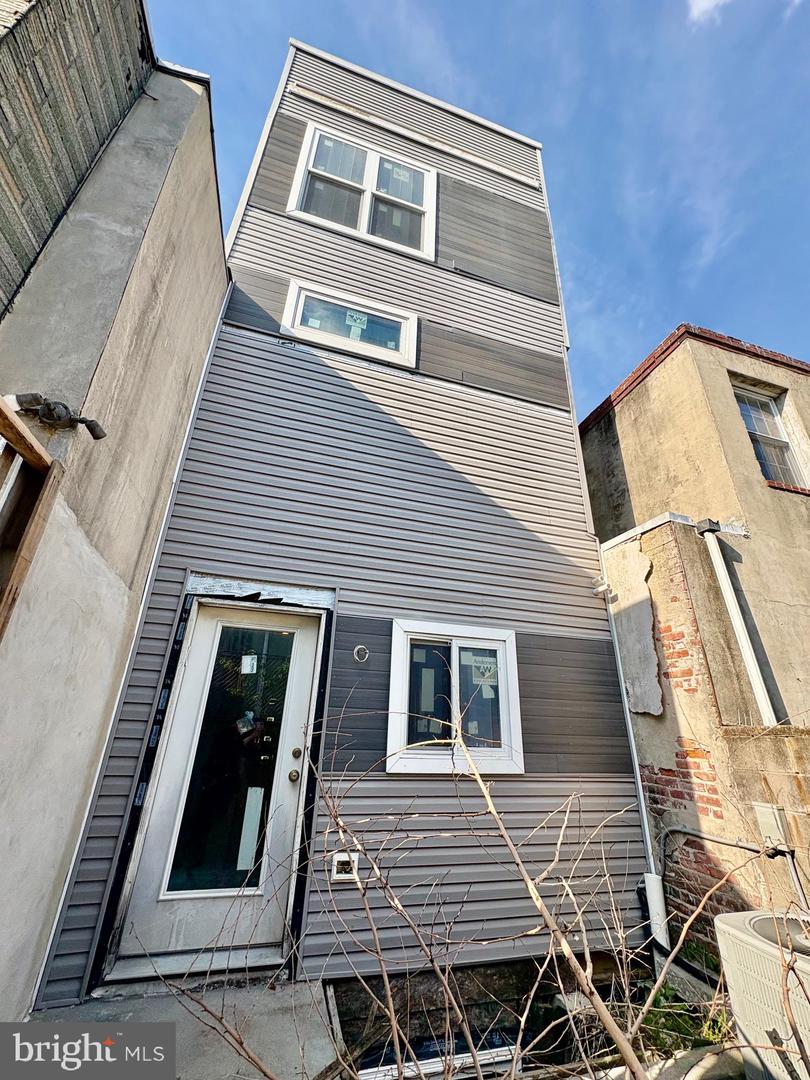 634 Watkins St Property Photo 4