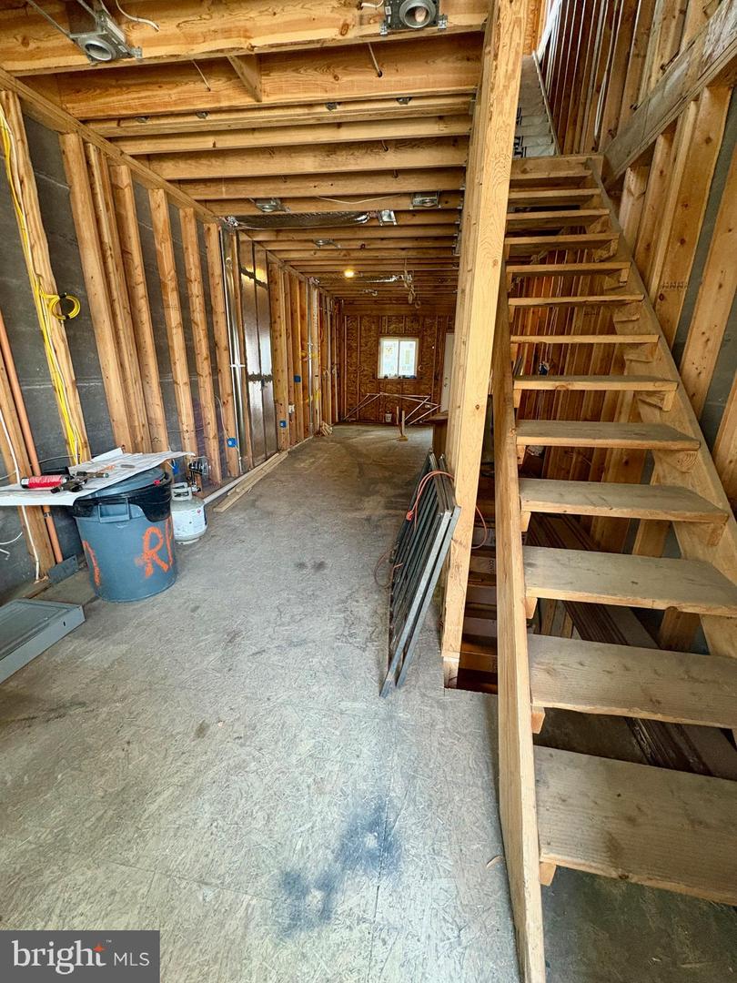 634 Watkins St Property Photo 5