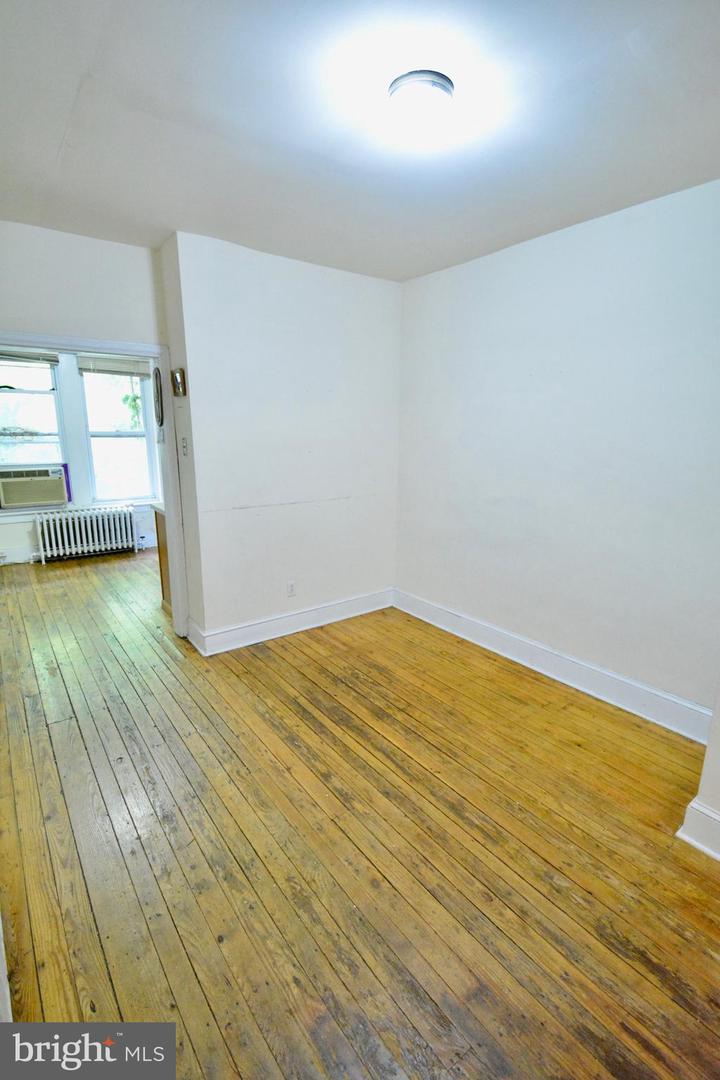 3690 Eveline St Property Photo 4