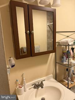 229 E Price St Property Photo 9