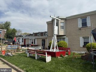 229 E Price St Property Photo 42