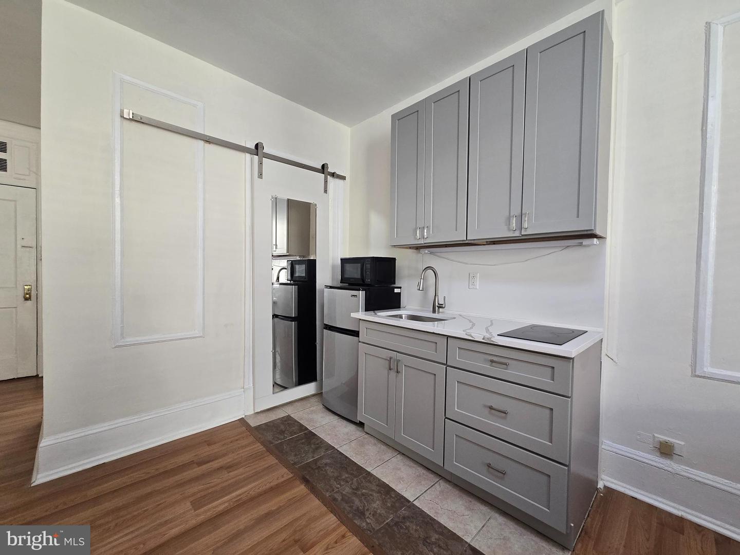 1324 Locust St #1530 Property Photo 3