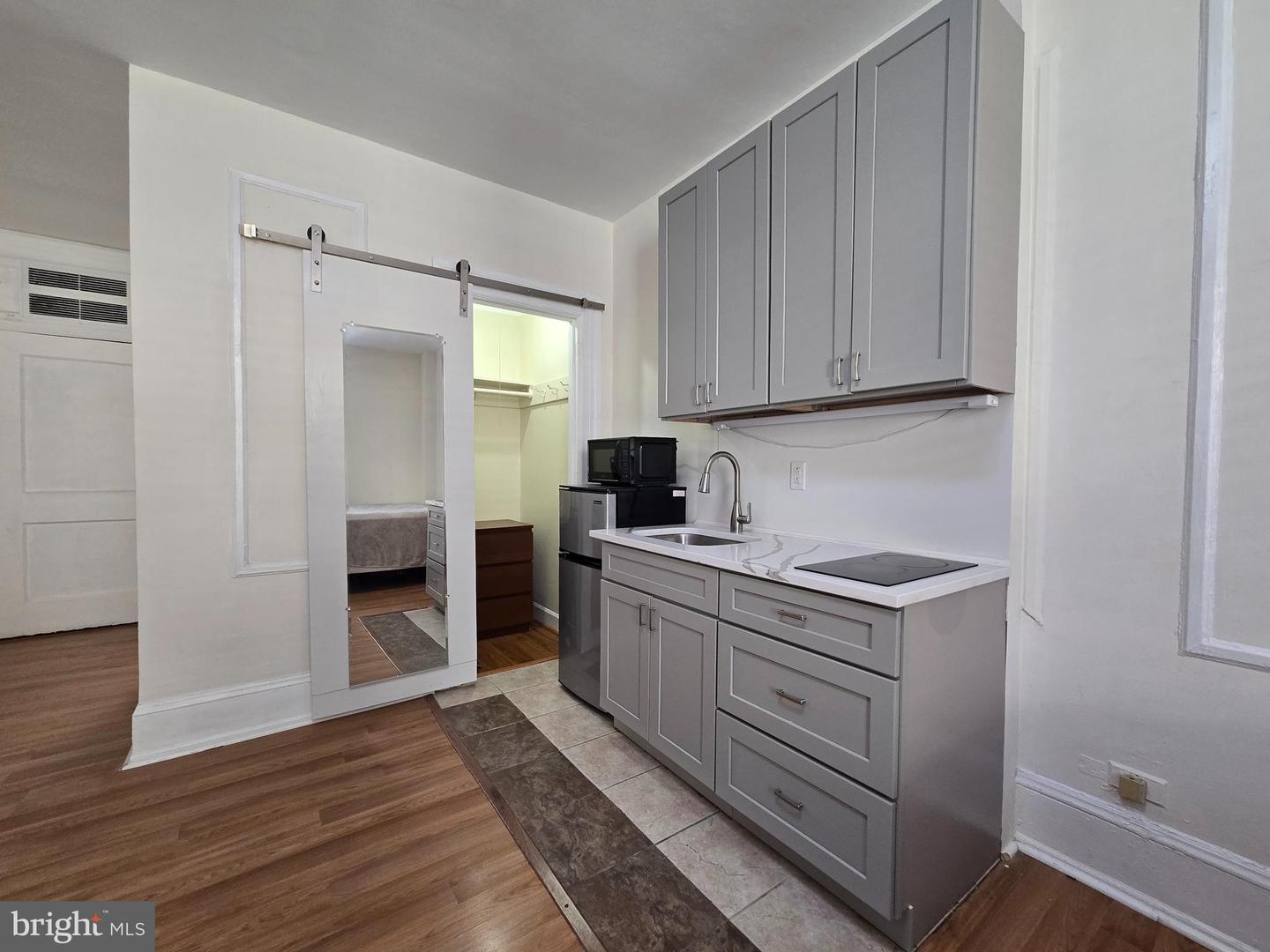 1324 Locust St #1530 Property Photo 4