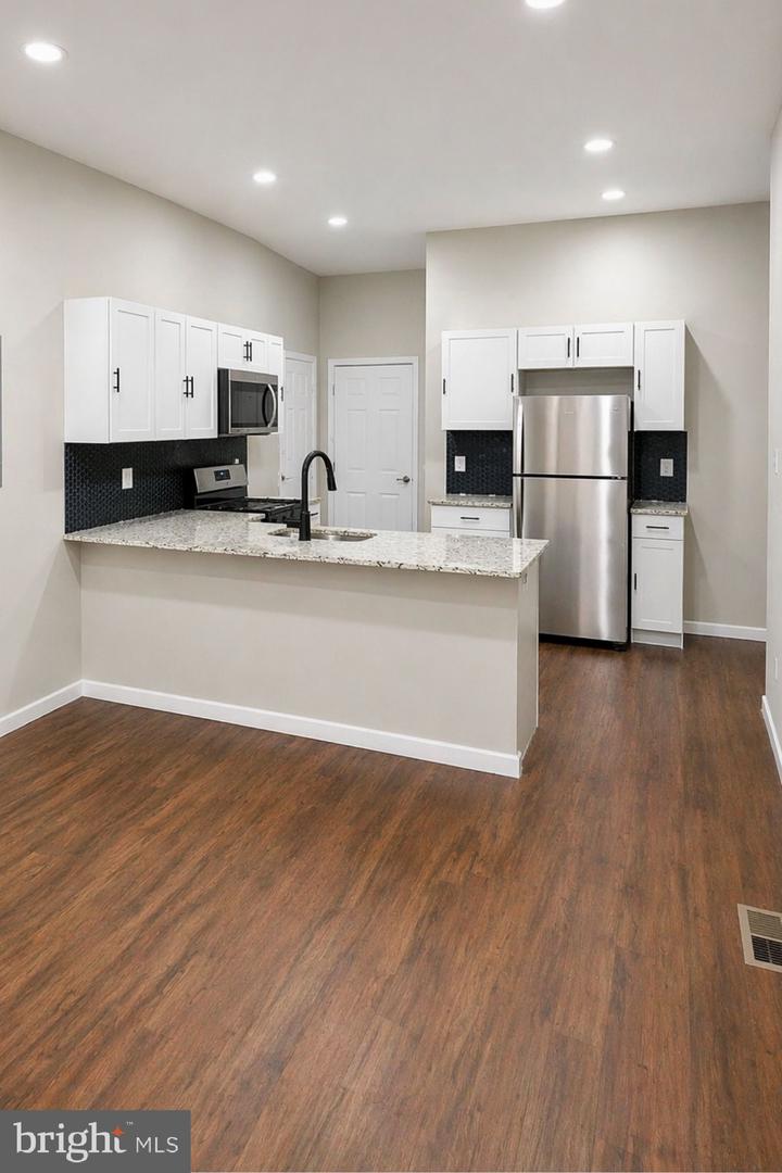 3904 ASPEN ST #UNIT 1- 1ST FLOOR Property Photo 1