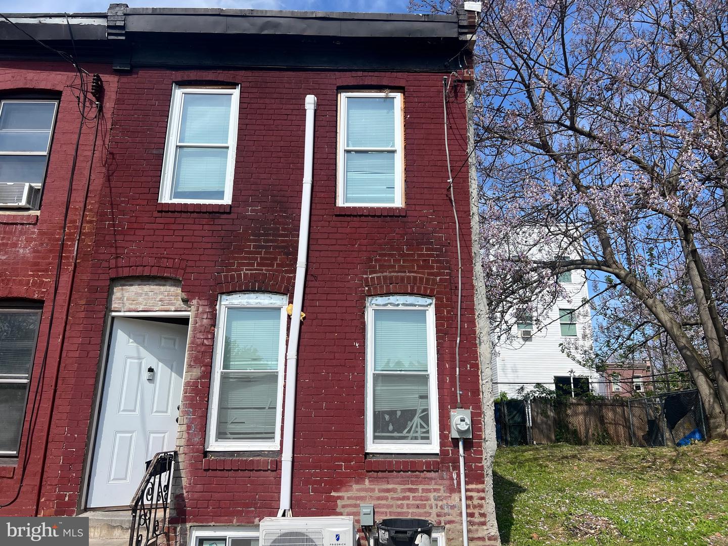2536 N WARNOCK ST Property Photo 1