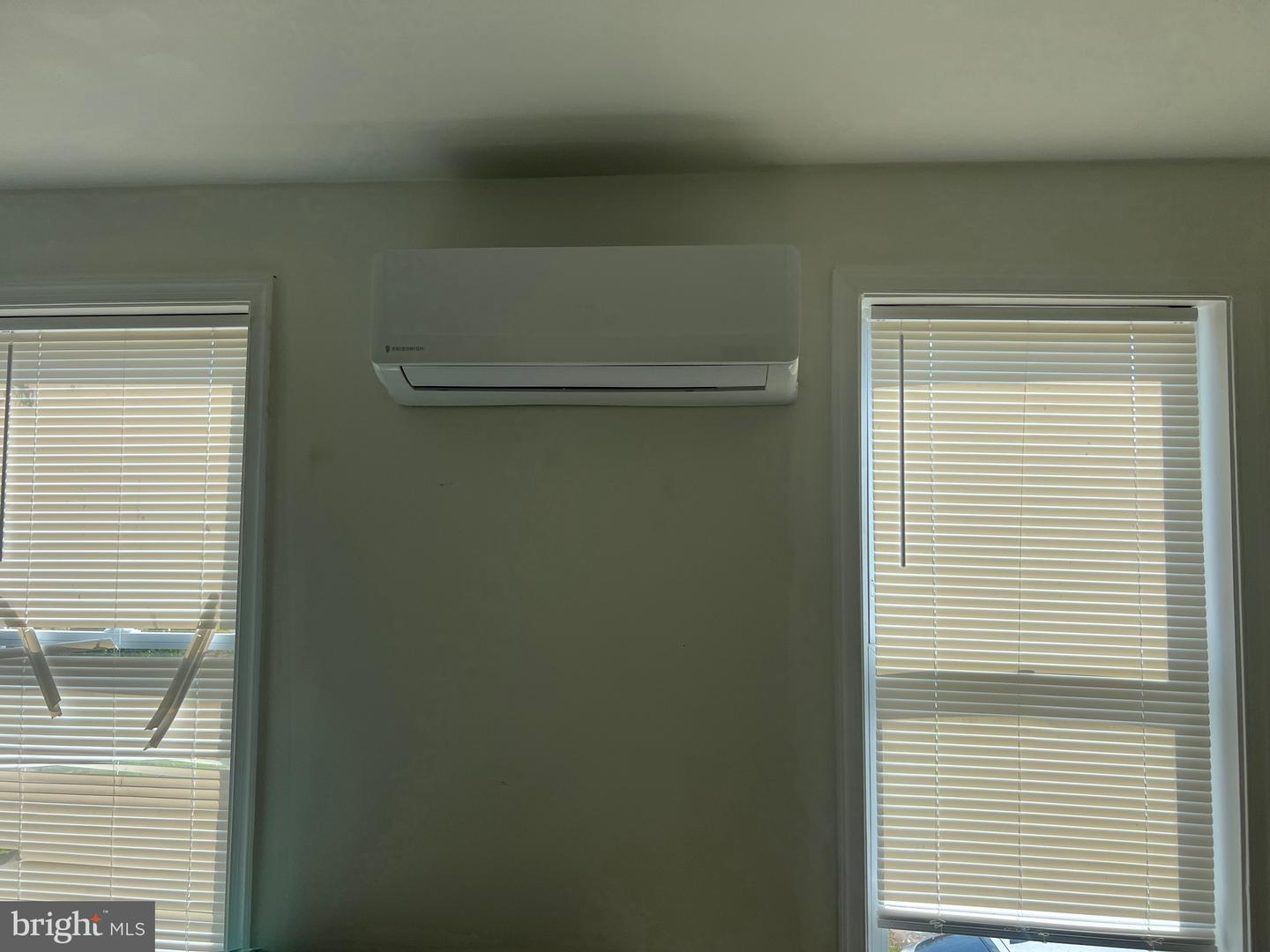 2536 N Warnock St Property Photo 10