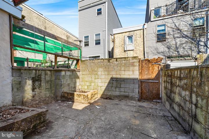 2243 Dickinson St Property Photo 12