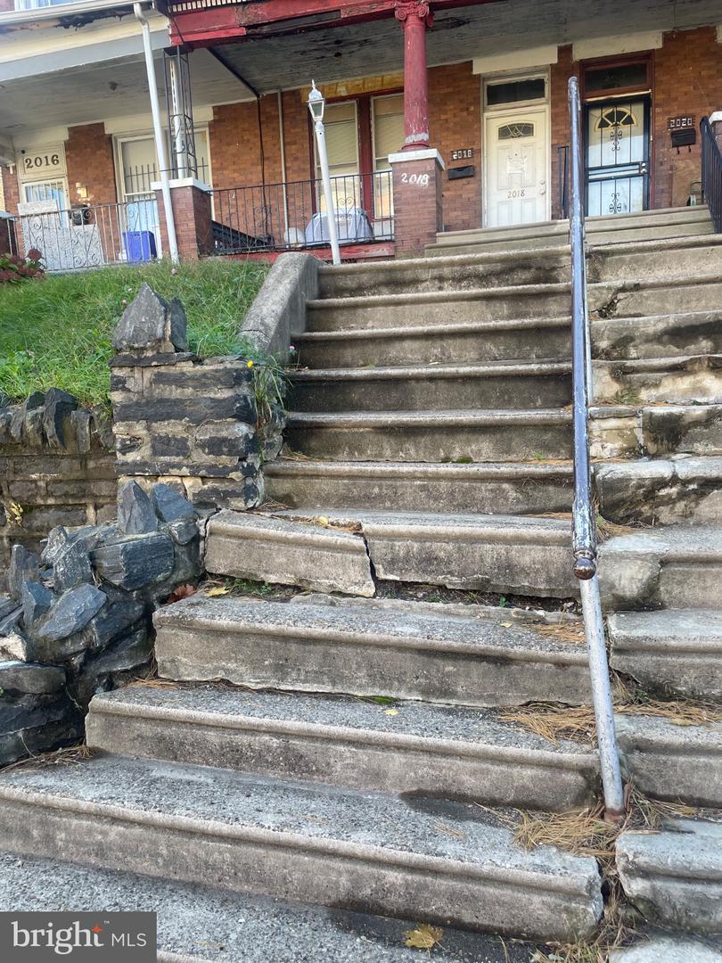 2018 W Ontario St Property Photo 1