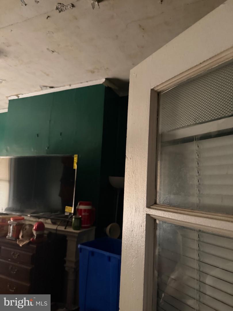 2018 W Ontario St Property Photo 7