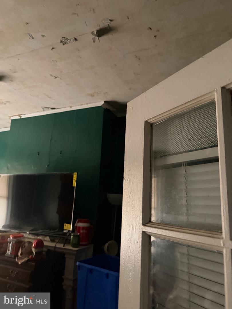 2018 W Ontario St Property Photo 8