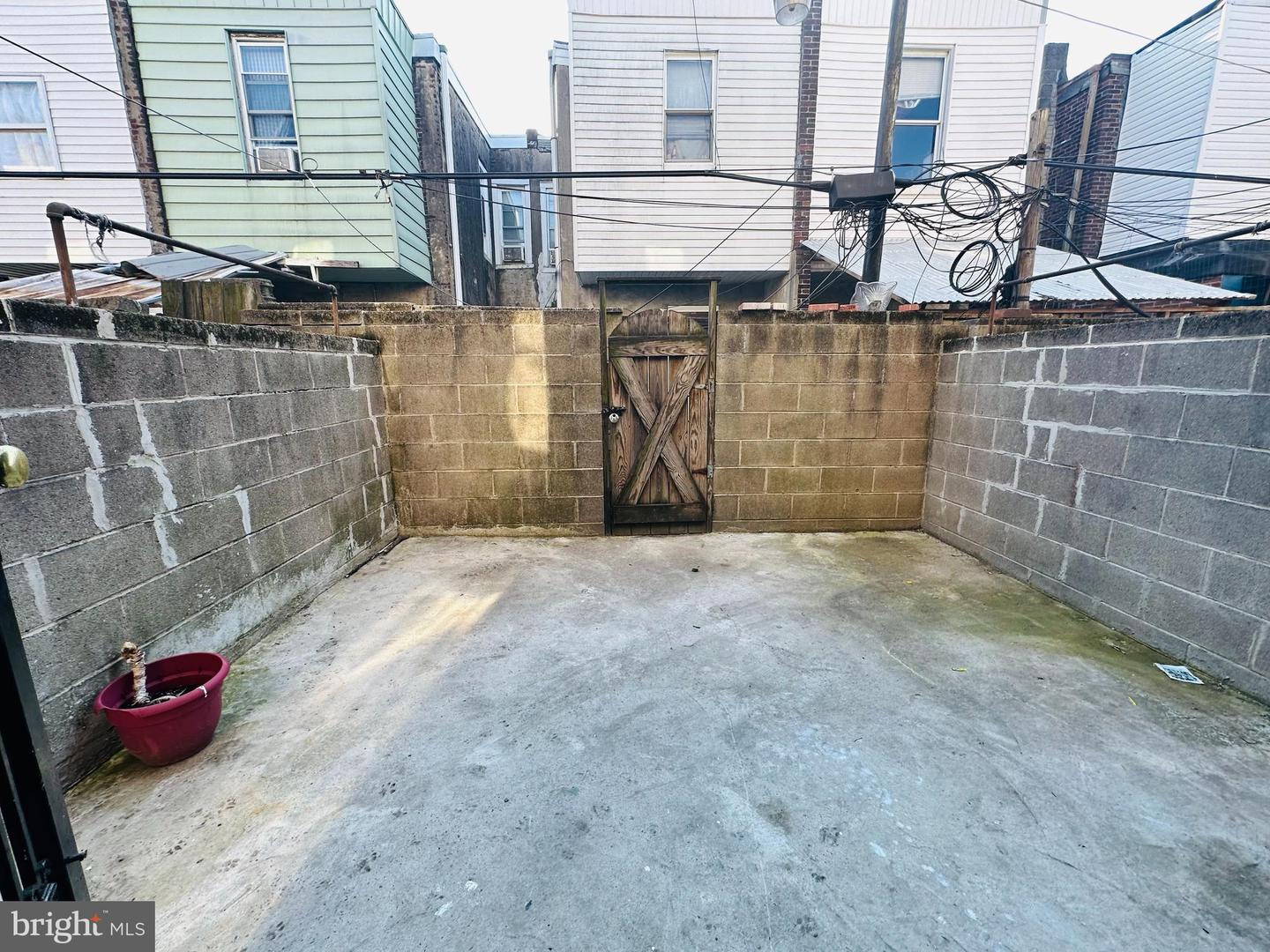2418 S Franklin St Property Photo 10