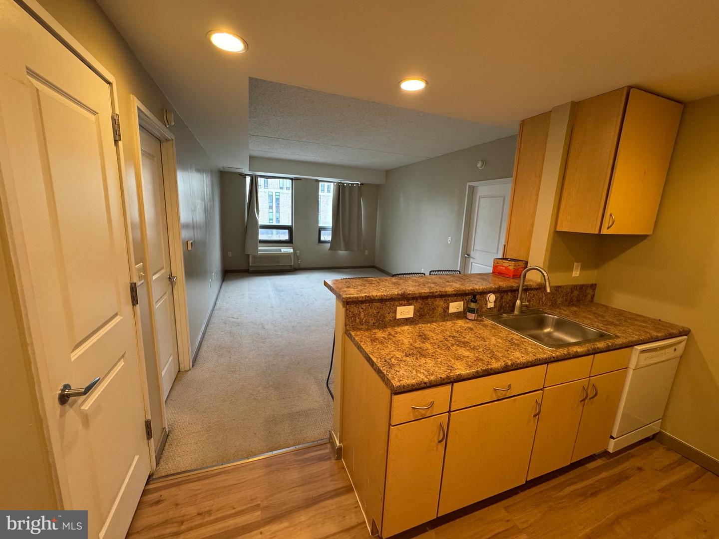 815 Arch St #208 Property Photo 7
