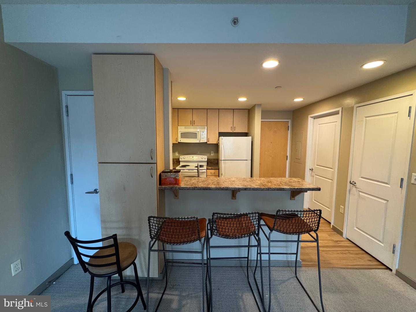 815 Arch St #208 Property Photo 10