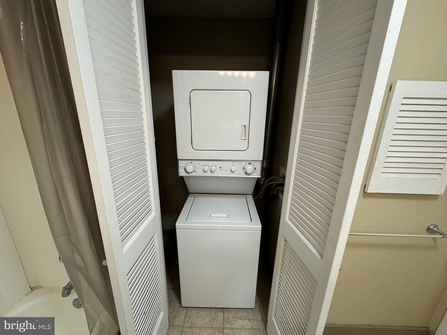 815 Arch St #208 Property Photo 13