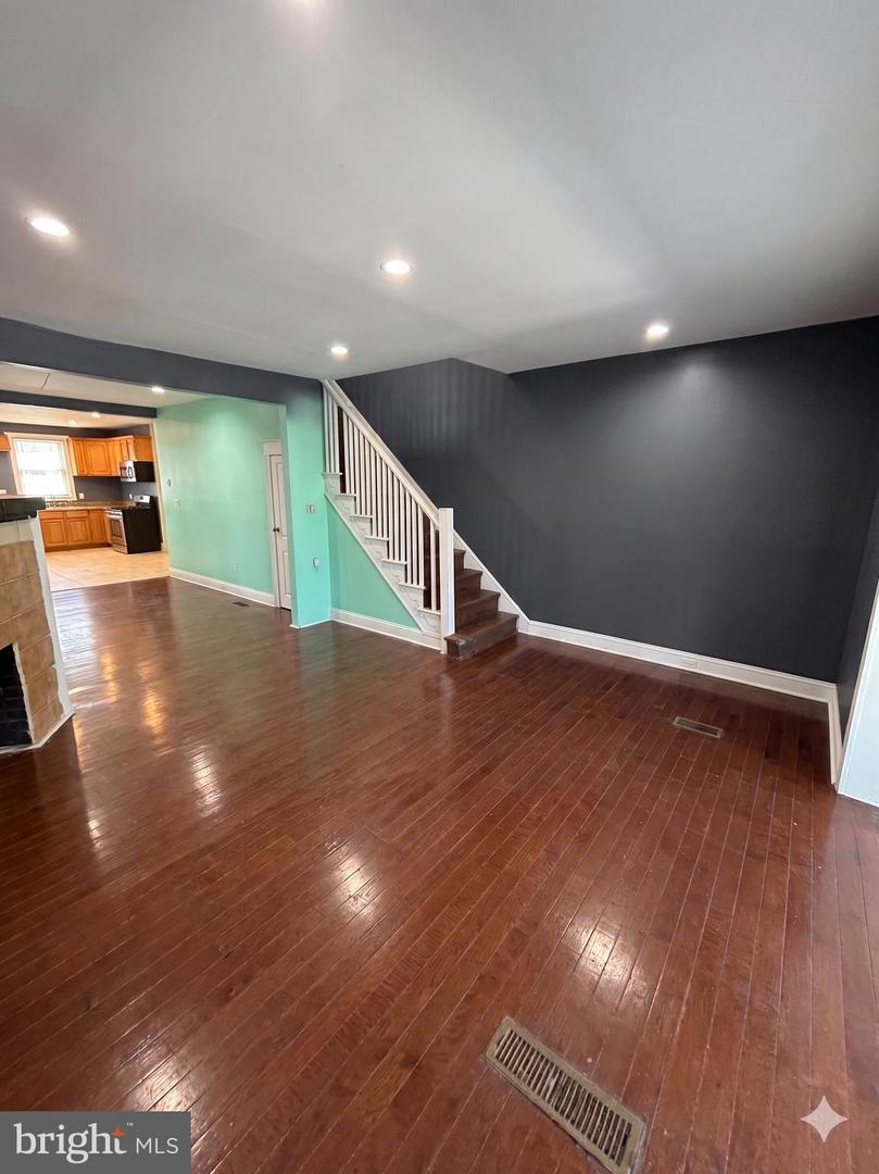 218 E Roosevelt Blvd Property Photo 2