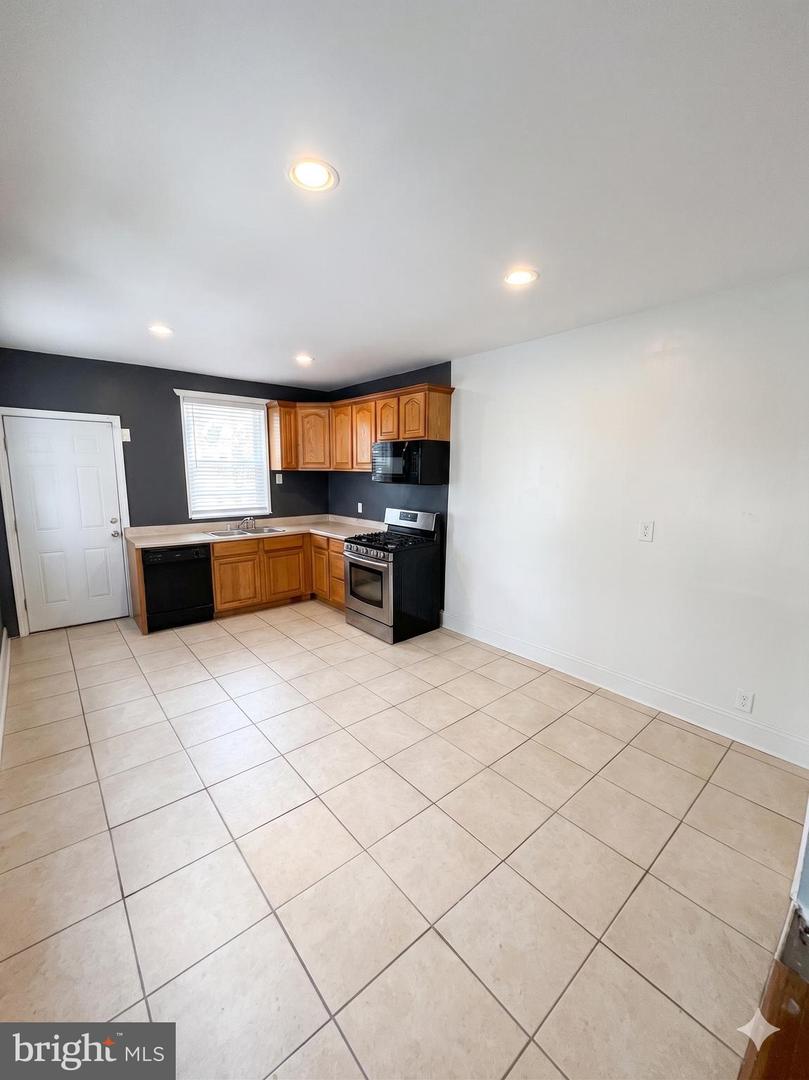 218 E Roosevelt Blvd Property Photo 4